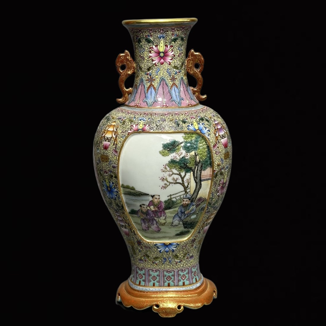 An Exquisite Famille-Rose Figure Pattern Double-Ears Vase (1 of 13)