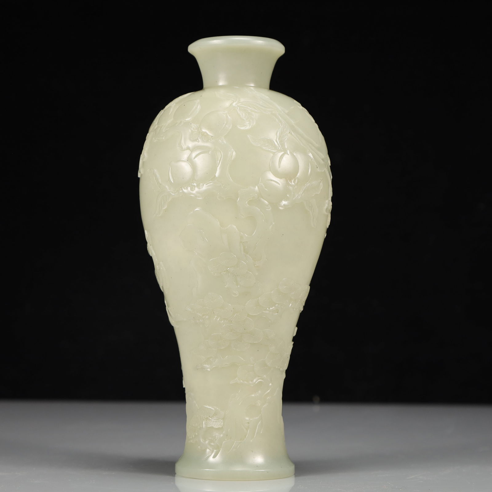 An Exquisite White Jade Character and Peach Pattern Vase: An Exquisite White Jade Character and Peach Pattern Vase, Qing Dynasty, China, Size:3.5inx9.1in, Weight:425g 精美的白玉人物桃纹瓶,中&#