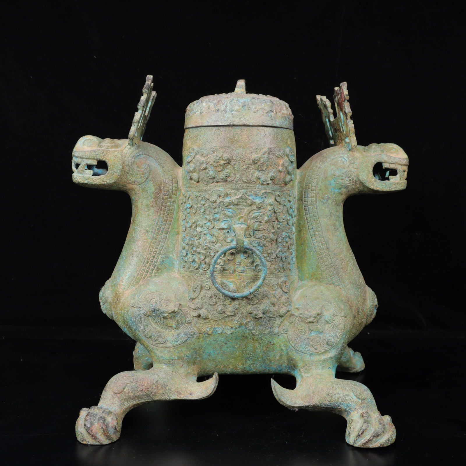 An Archaic Bronze Dragon Zun: An Archaic Bronze Dragon Zun,The Warring States period in China,Size:12.2inx9.8inx14.2in,Weight:6500g 青铜龙尊,中国战国时期