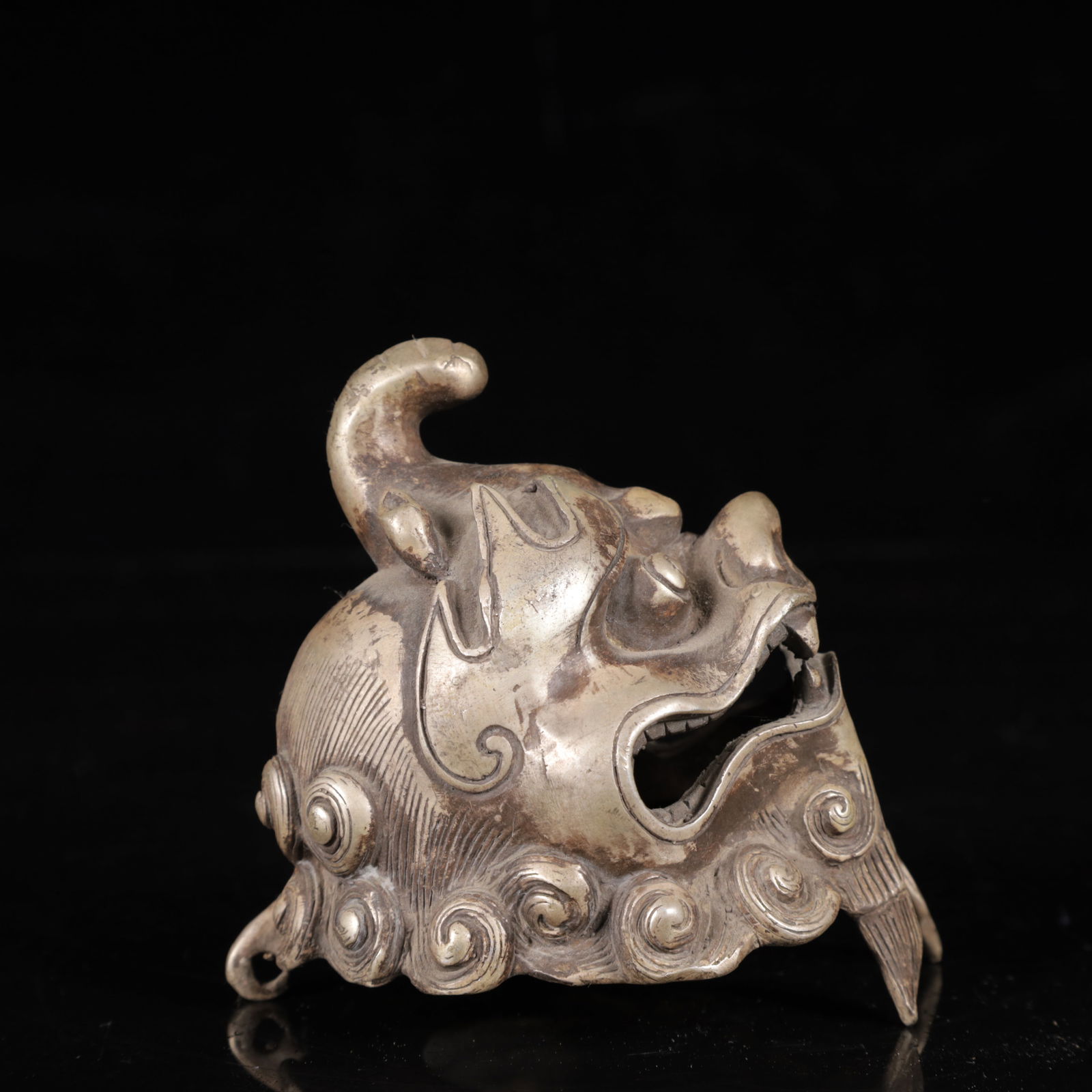 An Exquisite Silver Auspicious Beast Ornament - 9