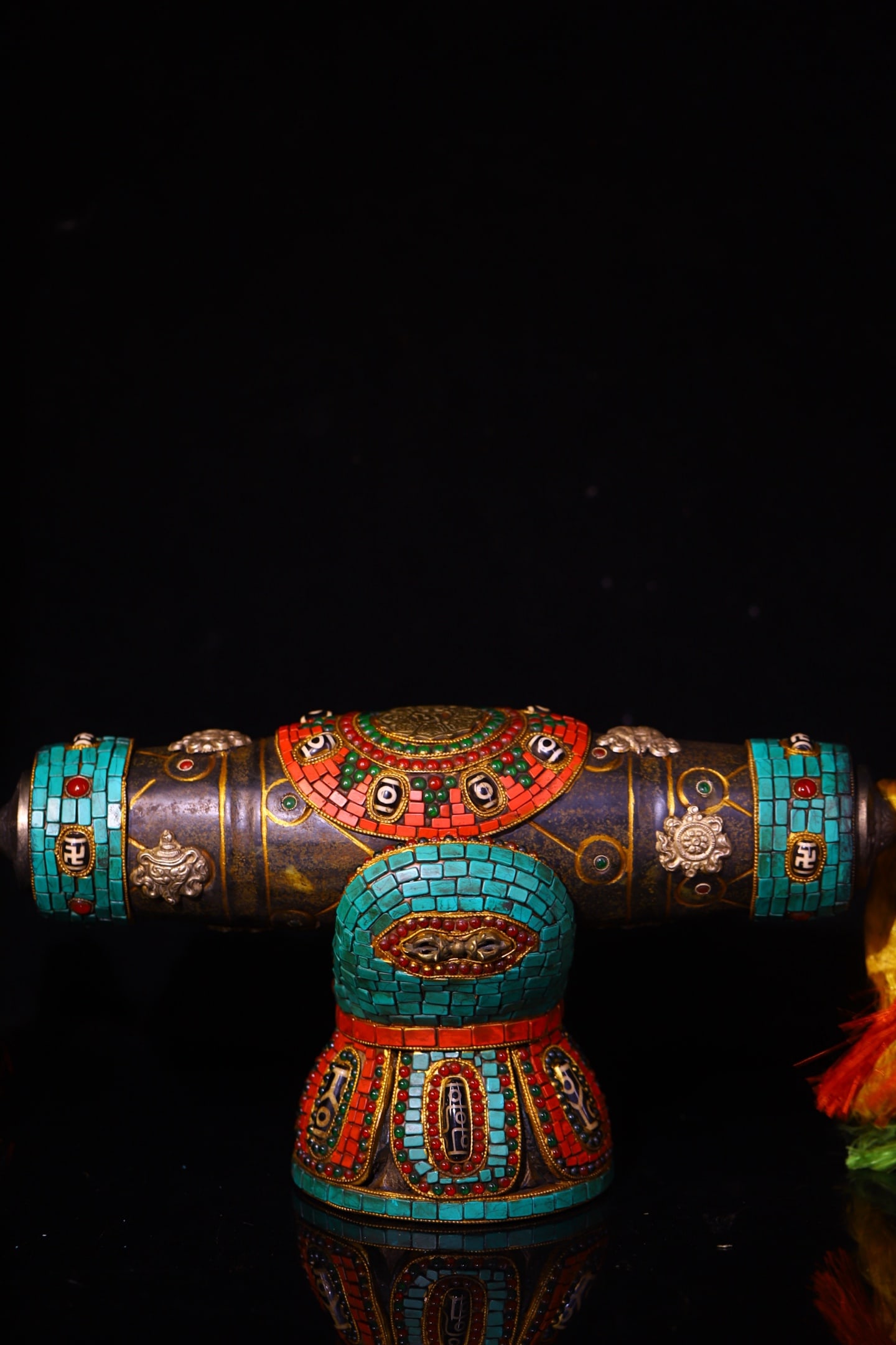 A Rare Meteorite Flower Pattern Inlaid Dzi Bead and Turquoise Ornament: A Rare Meteorite Flower Pattern Inlaid Dzi Bead and Turquoise Ornament,Size:7.1inx12.6in,Weight:4300g 