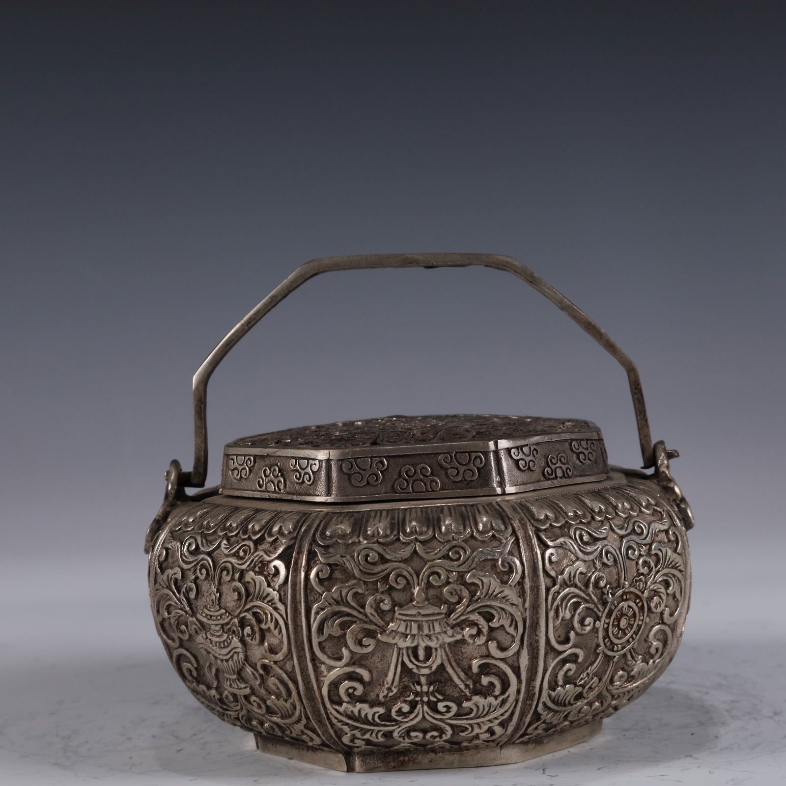 An Exquisite Silver-plated Eight Treasures PatternHandwarmer: An Exquisite Silver-plated Eight Treasures PatternHandwarmer,Qing Dynasty, China,Qianlong Four-character Mark,Size:4.3inx4.3inx4.3in,Weight:600g, 