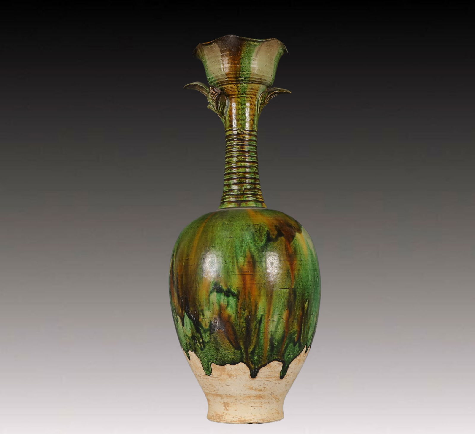 A Huge Tang Tri-Color Glazed Pottery Flower Pattern Vase: A Huge Tang Tri-Color Glazed Pottery Flower Pattern Vase,Tang Dynasty, China,Size:6.3inx6.3inx16.5in,Weight:1600g 