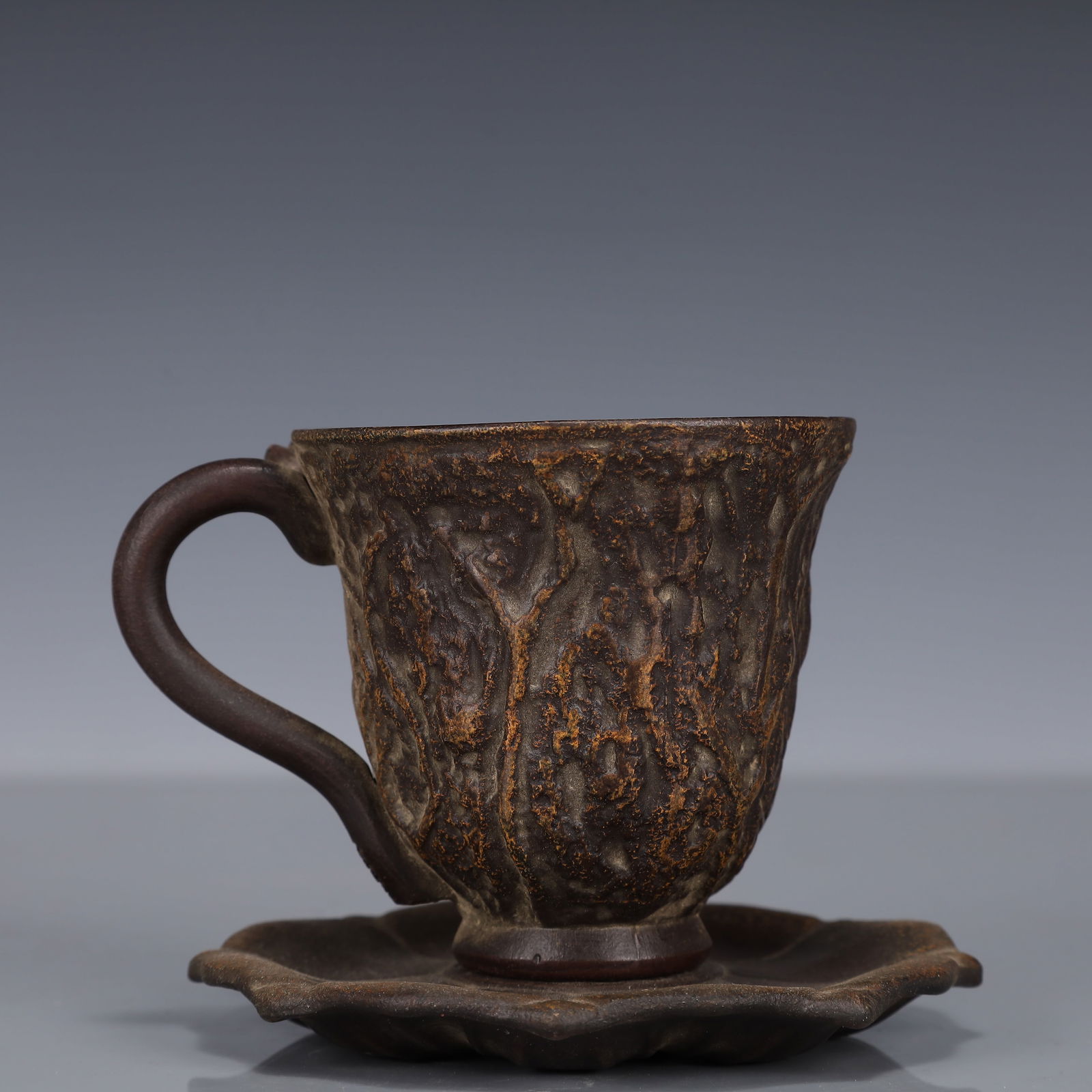 An Exquisite Purple Sands Cup: An Exquisite Purple Sands Cup,Qing Dynasty, China,Size:4.3inx3.3in,Weight:263g 紫砂茶杯,中国清代