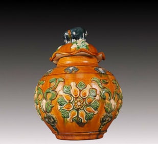 A Rare Tang Tri-Color Glazed Pottery Flower Pattern Cover Jar