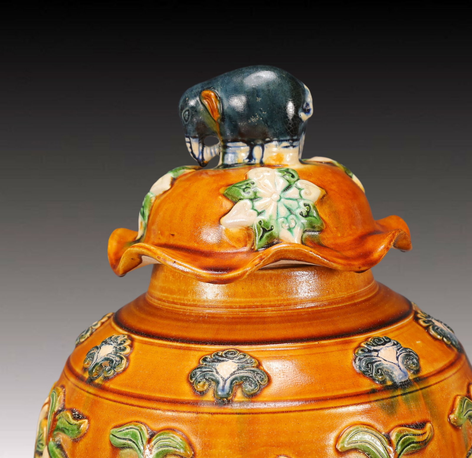 A Rare Tang Tri-Color Glazed Pottery Flower Pattern Cover Jar - 2