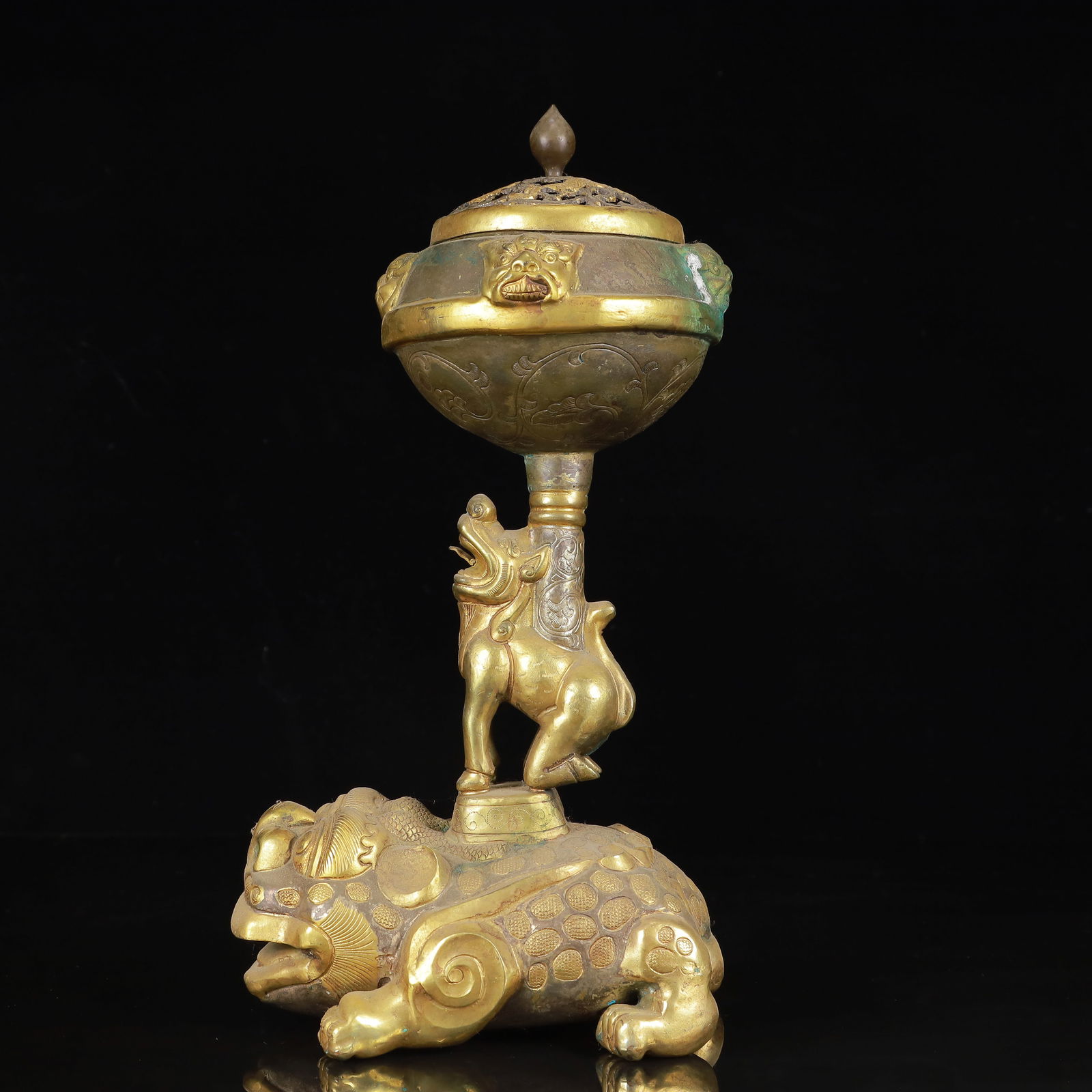 An Exquisite Gilt Silver Auspicious Beast Censer: An Exquisite Gilt Silver Auspicious Beast Censer,Qing Dynasty,China,Size:6.3inx4.7inx12.6in,Weight:1250g 银鎏金瑞兽香炉,中国清代