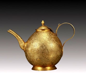 An Exquisite Gilt Bronze Phoenix and Flower Pattern Ewer