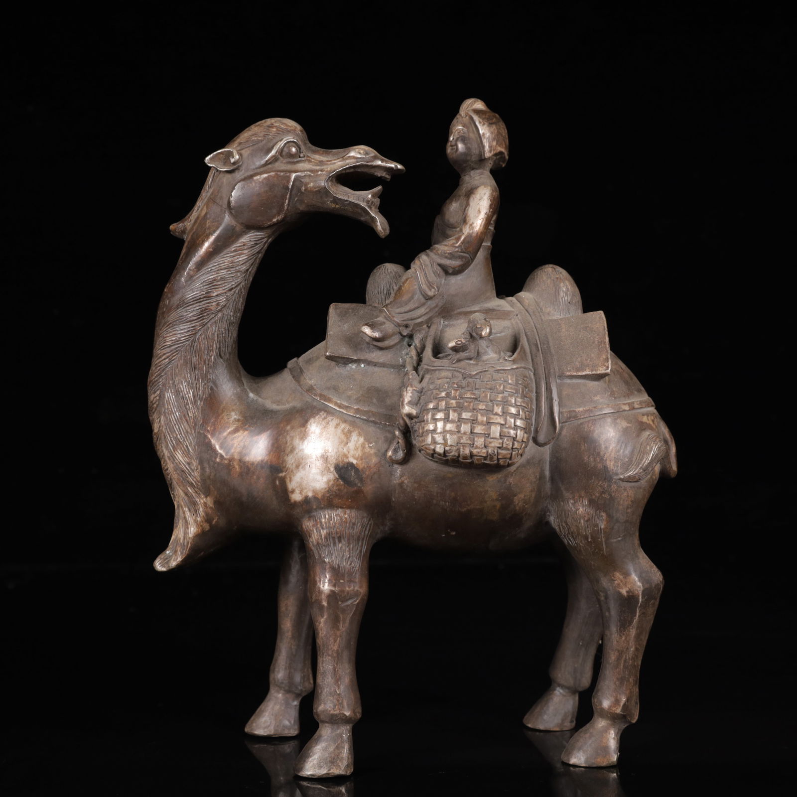 An Exquisite Silver Figure Riding Horse Ornament: An Exquisite Silver Figure Riding Horse Ornament,Qing Dynasty,China,Size:7.5inx3.9inx9.4in,Weight:2200g 银人物骑马摆件,中国清代