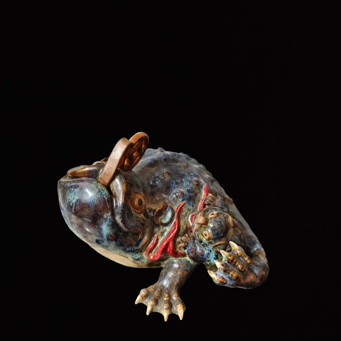 An Exquisite Shiwan yao Golden Toad Ornament: An Exquisite Shiwan yao Golden Toad Ornament,Qing Dynasty, China,Size:11.8inx9.8inx7.5in 石湾窑金蟾摆件,中国清代