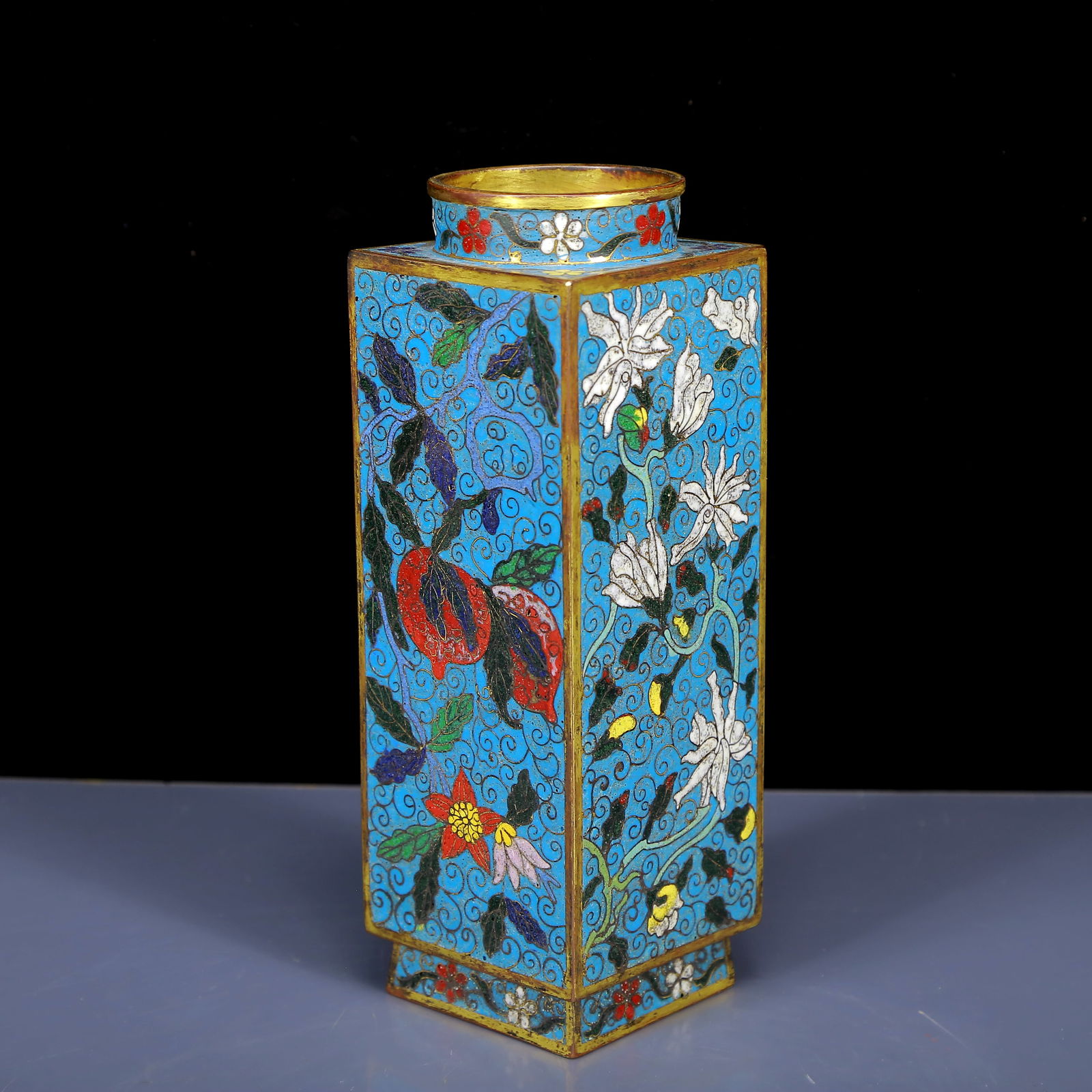 An Exquisite Cloisonne Flower and Fruit Pattern Vase: An Exquisite Cloisonne Flower and Fruit Pattern Vase,Ming Dynasty, China,Jiajing Six-character Mark,Size:3.1inx9.3in,Weight:1400g 景泰蓝花果纹瓶，਴