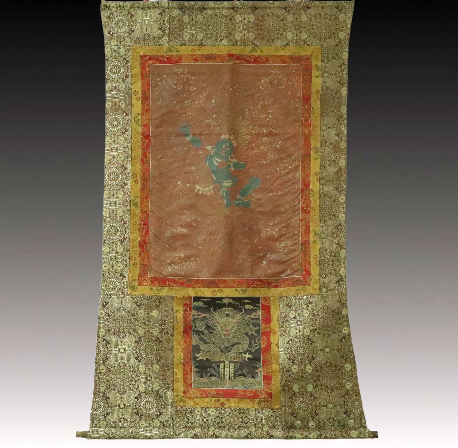 A Rare Brocade Painted Color Statue of Gautama’s Mother Tangka: A Rare Brocade Painted Color Statue of Gautama’s Mother Tangka,Qing Dynasty, China,Size:35inx58.3in 织锦彩绘吉祥天母像唐卡,È