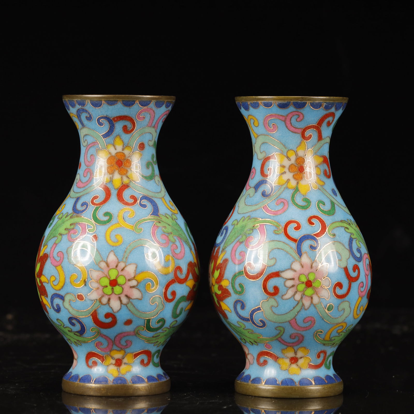 An Ecmxquisite Cloisonne Lotus Pattern Vases - 2