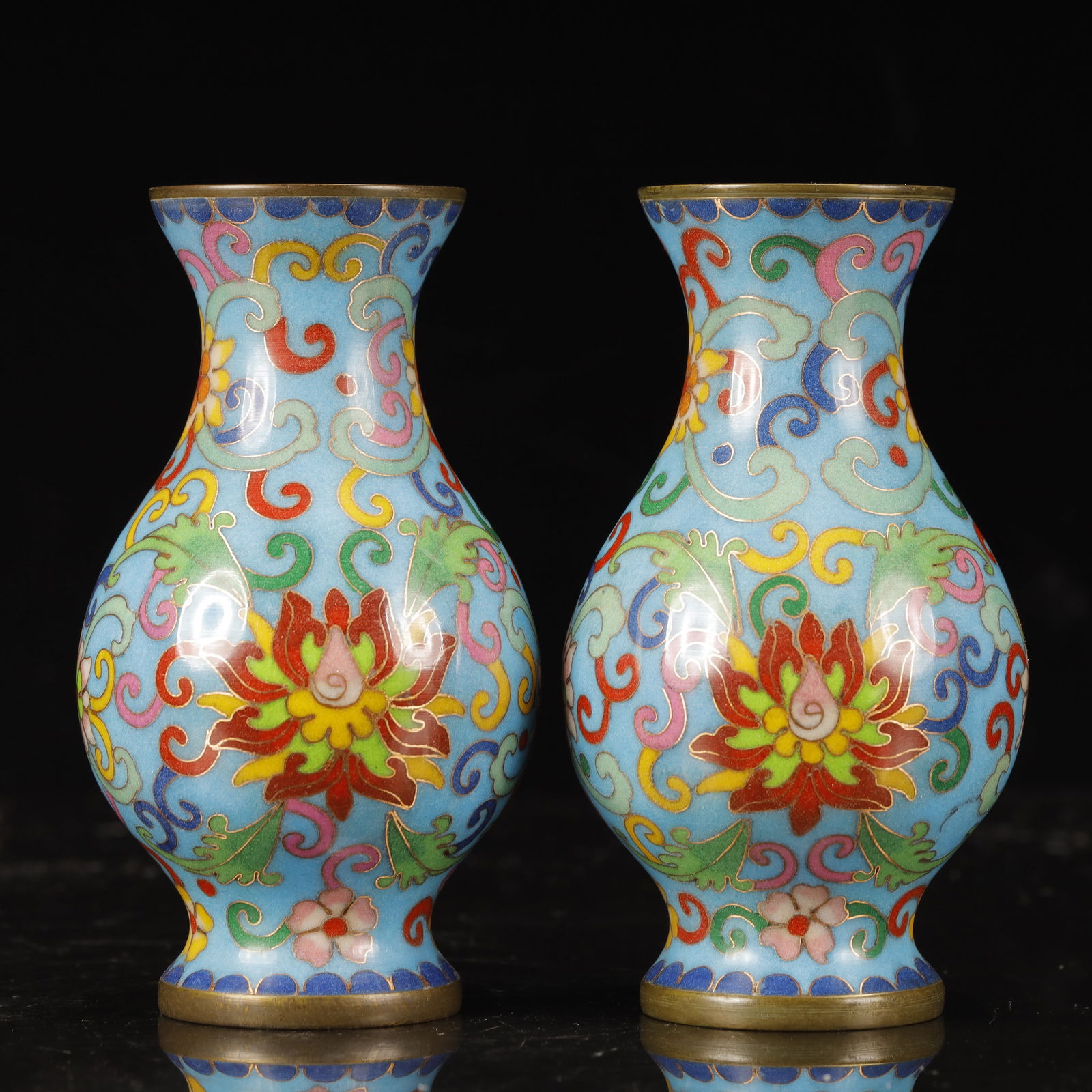 An Ecmxquisite Cloisonne Lotus Pattern Vases - 3