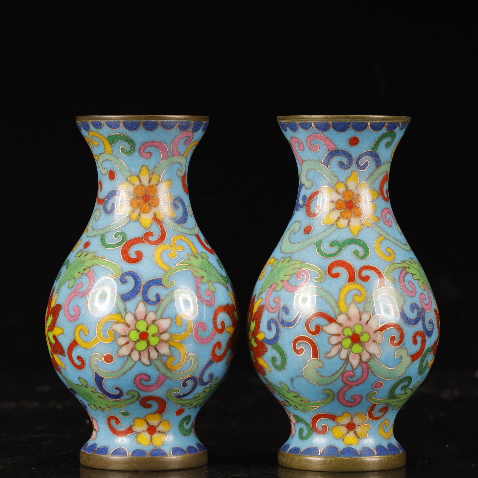 An Ecmxquisite Cloisonne Lotus Pattern Vases - 4