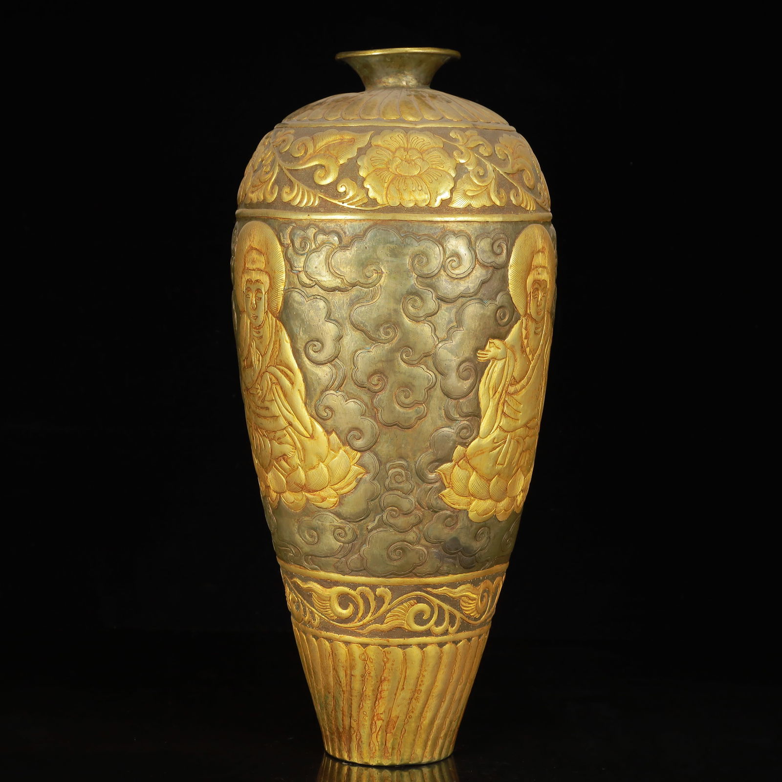 An Exquisite Gilt Silver Auspicious Cloud Pattern Vase,with Buddha Statue - 10