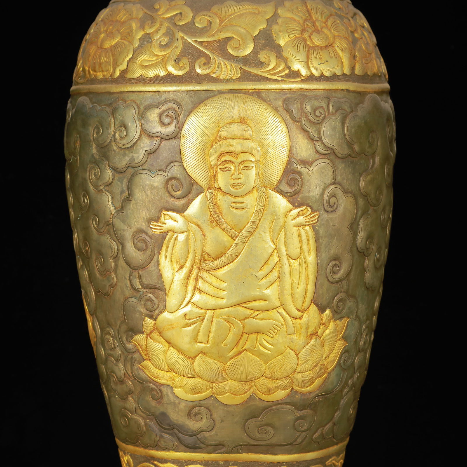 An Exquisite Gilt Silver Auspicious Cloud Pattern Vase,with Buddha Statue - 11