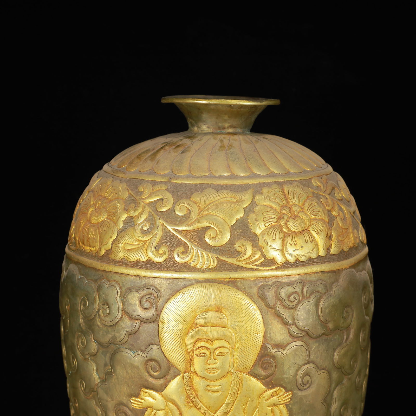 An Exquisite Gilt Silver Auspicious Cloud Pattern Vase,with Buddha Statue - 2