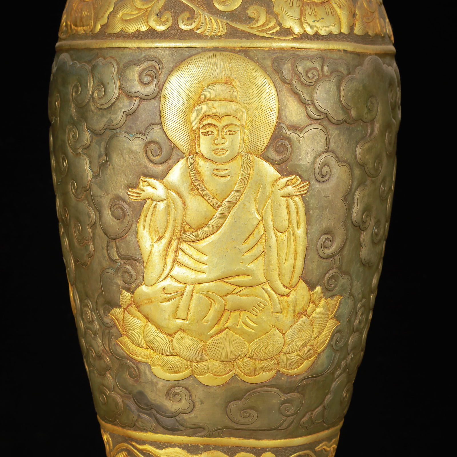 An Exquisite Gilt Silver Auspicious Cloud Pattern Vase,with Buddha Statue - 3