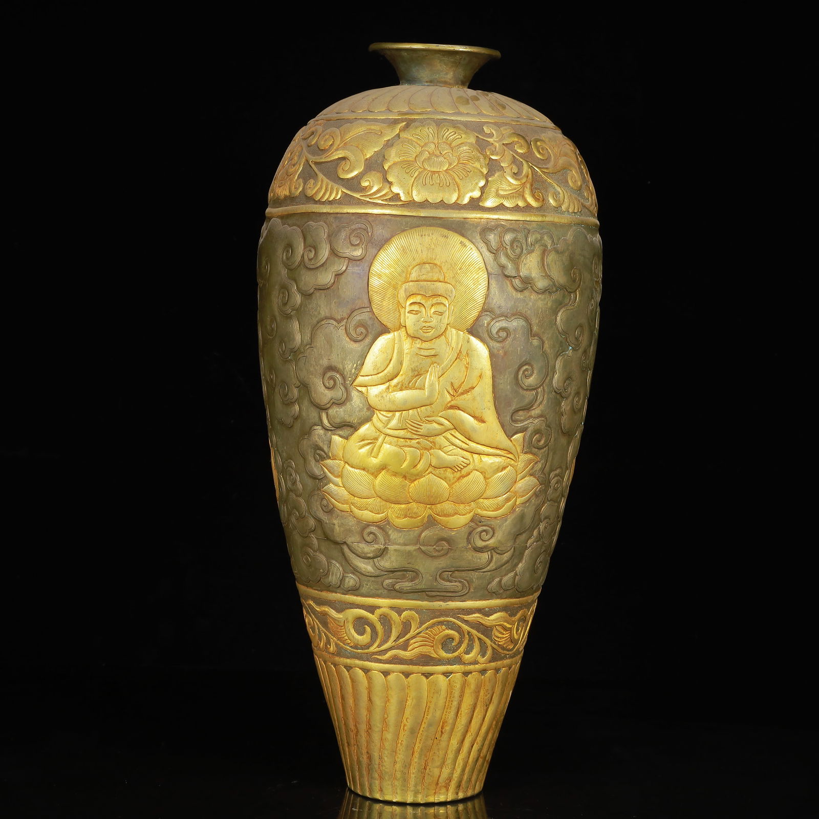 An Exquisite Gilt Silver Auspicious Cloud Pattern Vase,with Buddha Statue - 6