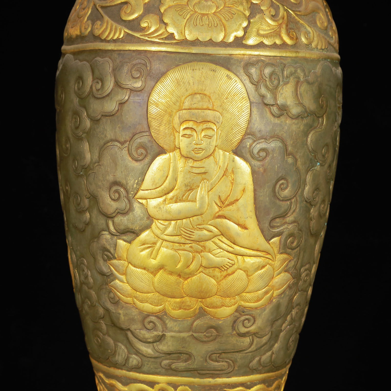 An Exquisite Gilt Silver Auspicious Cloud Pattern Vase,with Buddha Statue - 7