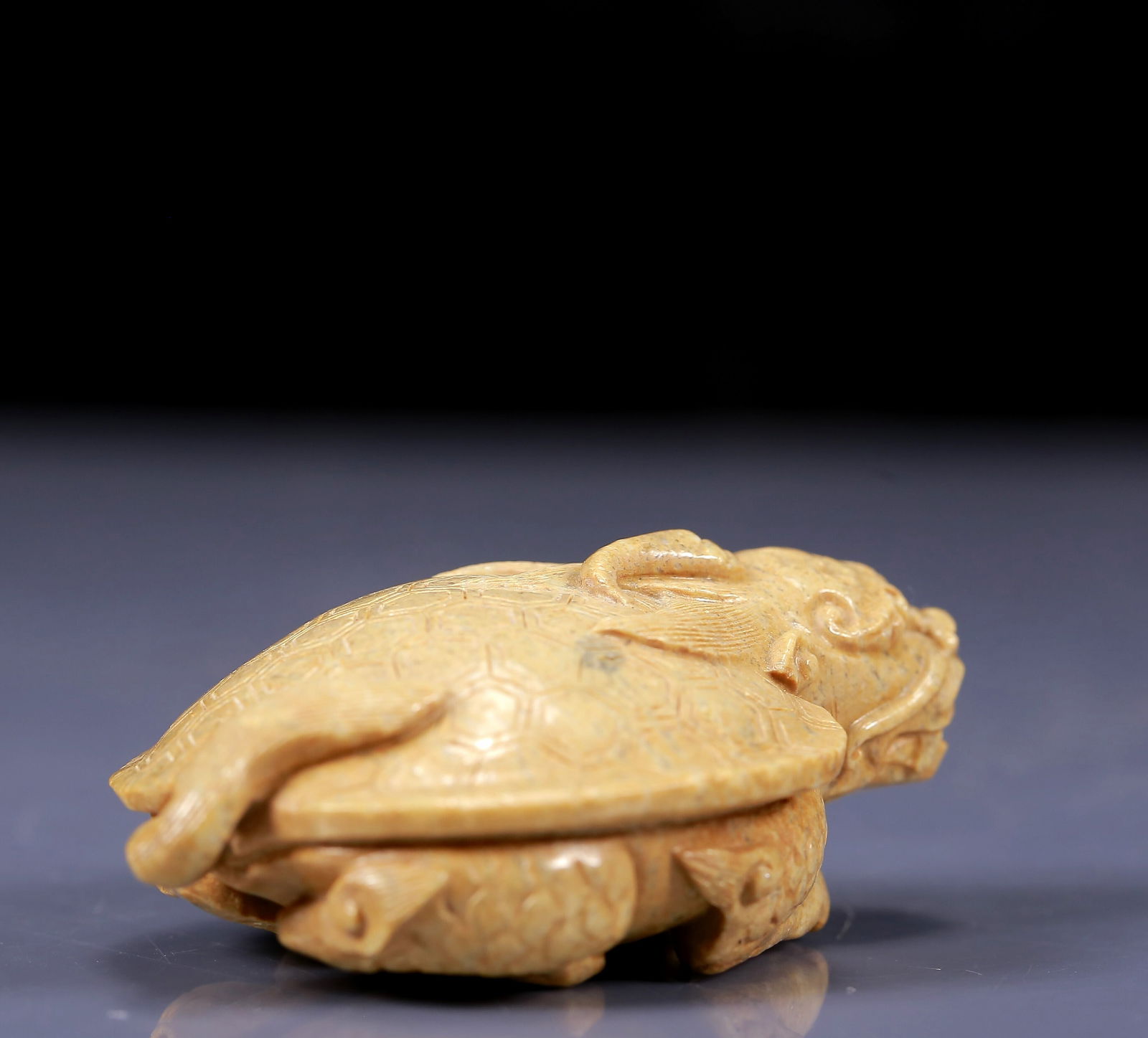 An Exquisite White Jade Dragon Turtle Pattern Ornament - 3