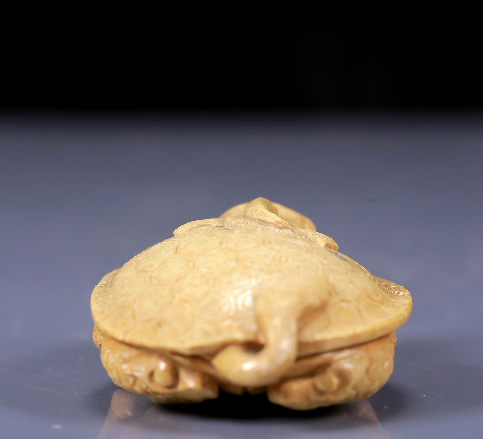 An Exquisite White Jade Dragon Turtle Pattern Ornament - 4