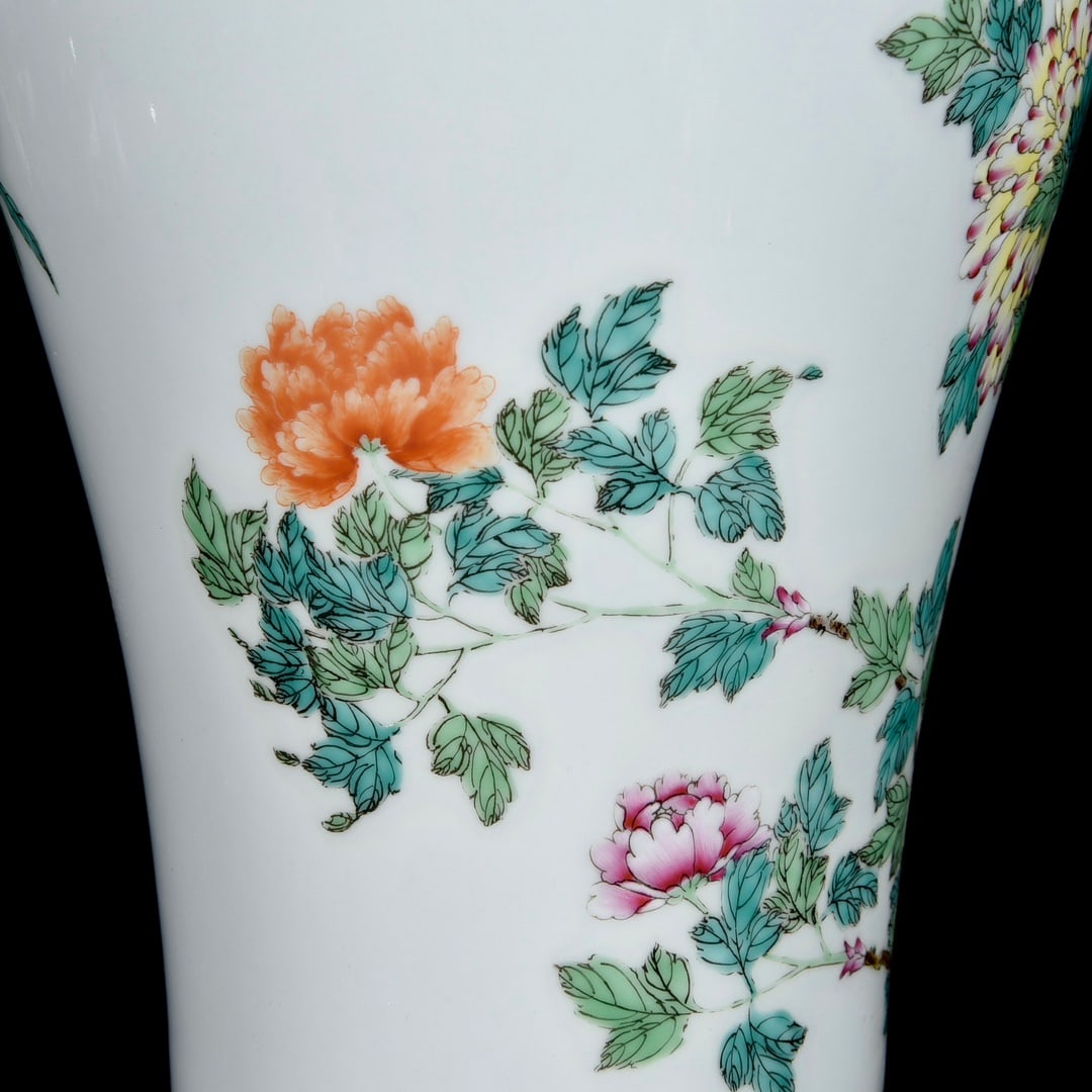 A Rare Famille-Rose Flower and Bird Pattern Vase - 7
