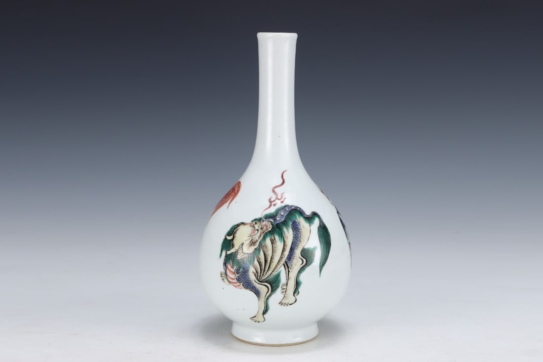 An Exquisite Wucai Kylin Pattern Vase - 2