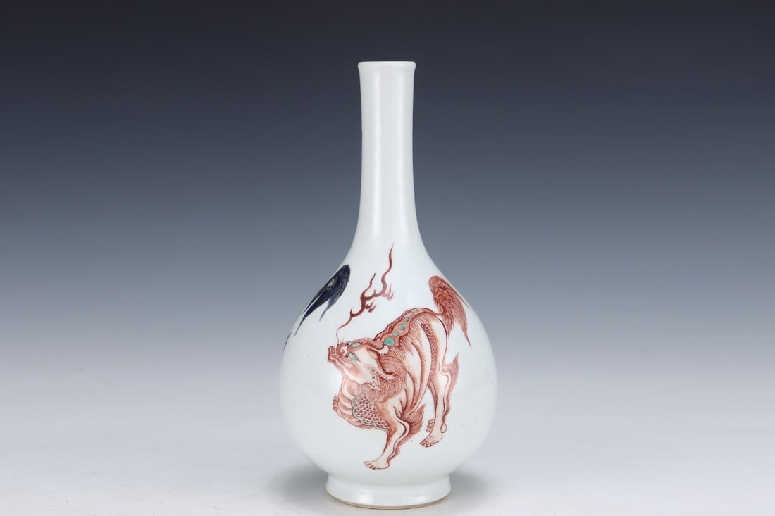 An Exquisite Wucai Kylin Pattern Vase - 3