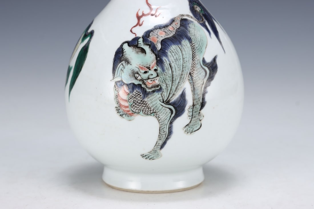 An Exquisite Wucai Kylin Pattern Vase - 4