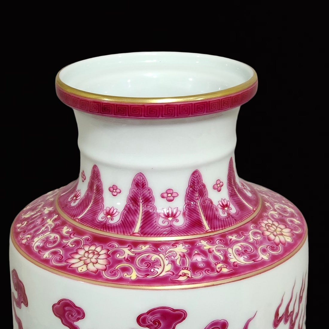 A Rare Agate Red Glazed Dragon and Phoenix Pattern Vase - 4