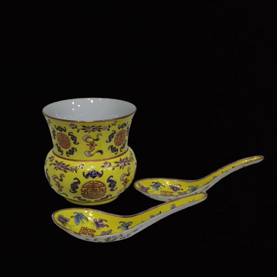 A Set of Fine Yellow Ground Famille-Rose Bats and Peach Pattern Vases: A Set of Fine Yellow Ground Famille-Rose Bats and Peach Pattern Vases,Qing Dynasty,China,Tongzhi Four-Character Mark,Size:3.8inx3.8in 