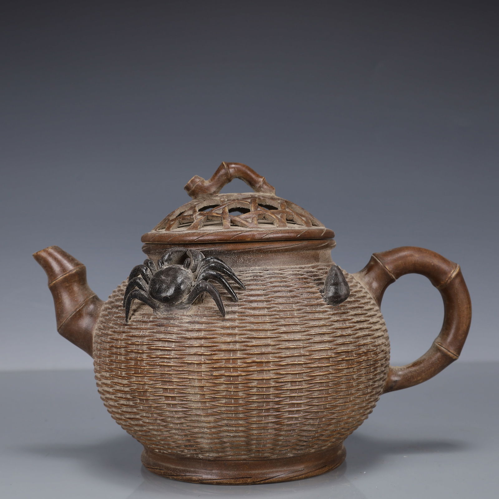 An Exquisite Purple Sands Bamboo Pattern Teapot: An Exquisite Purple Sands Bamboo Pattern Teapot,Modern Time of China,Qian Jufang Mark,Size:9.4inx6.3inx6.3in,Weight:1000g 
