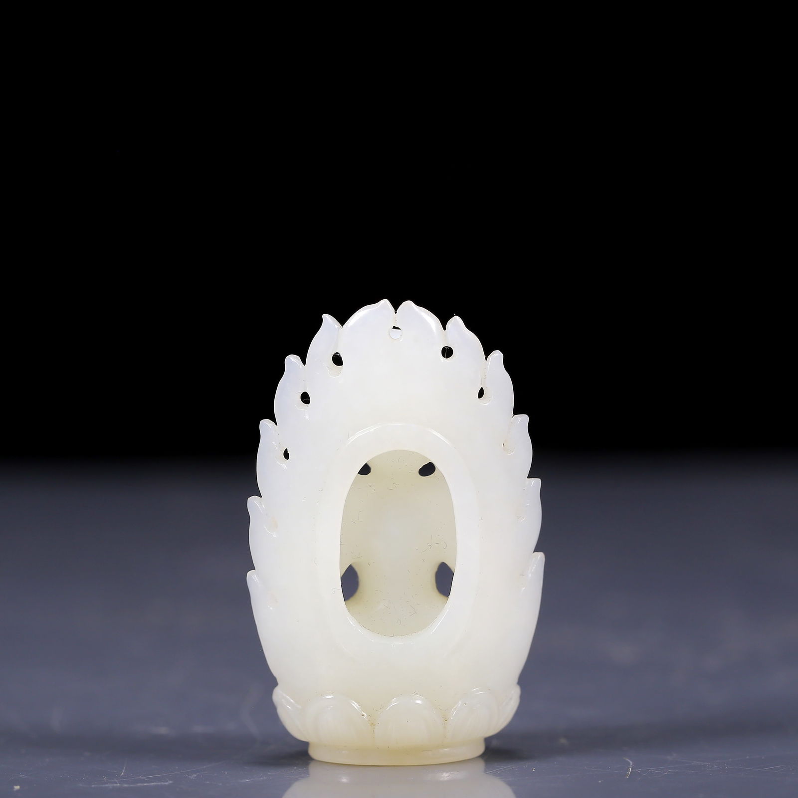 An Exquisite White Jade Avalokitesvara Ornament - 5