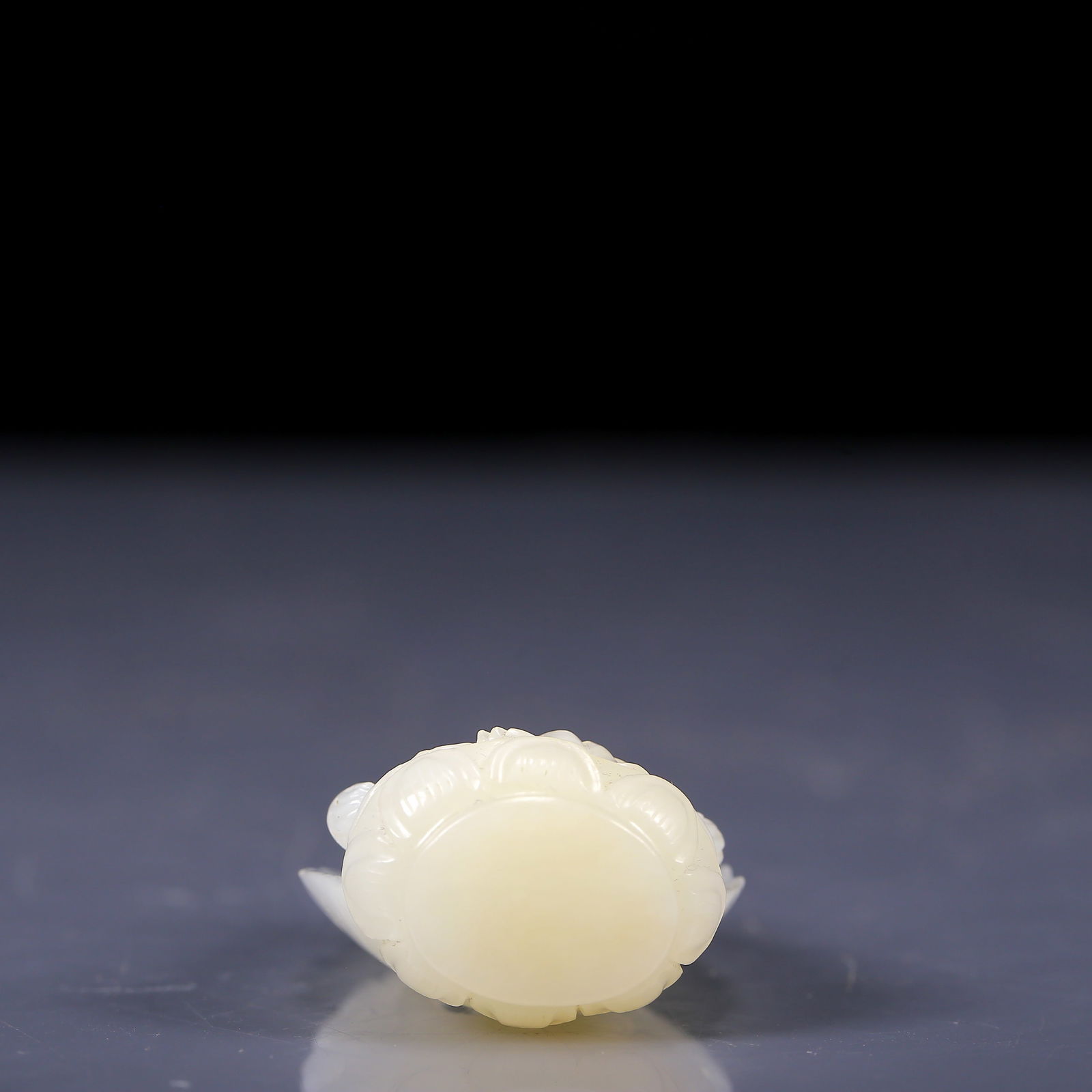 An Exquisite White Jade Avalokitesvara Ornament - 6