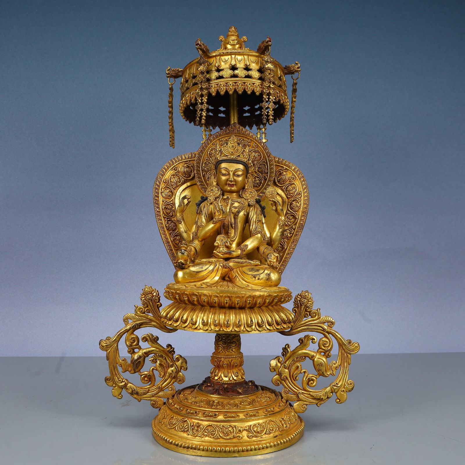 A Solemn Gilt Bronze Statue of Avalokitesvara: A Solemn Gilt Bronze Statue of Avalokitesvara,Qing Dynasty, China,Size:11inx6.7inx19.3in,Weight:7250g 铜鎏金观音像,中国清代