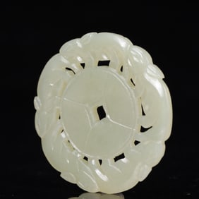 An Exquisite White Jade Animal Pattern Jade Pendant