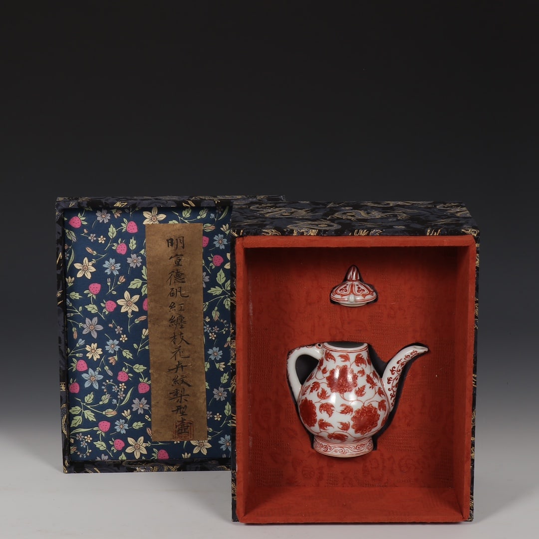 An Exquisite Iron-Red Lotus Pattern Ewer - 2