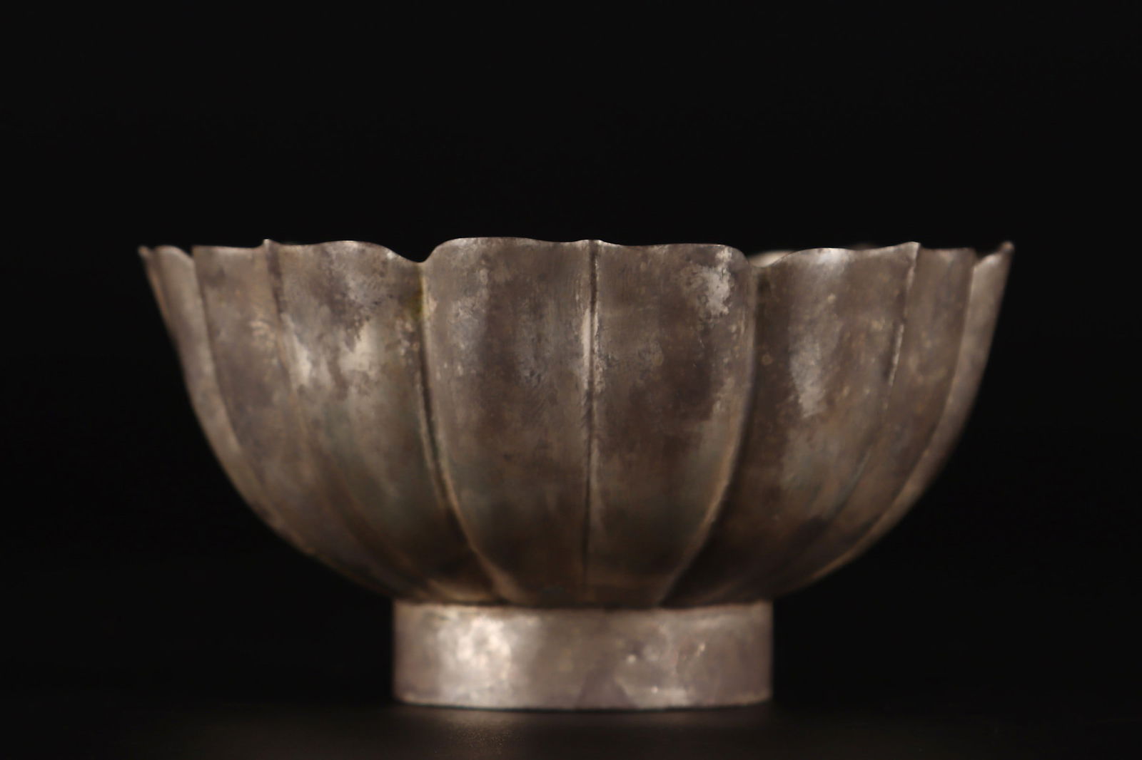 A Fine Silver Bowl: A Fine Silver Bowl,Song Dynasty, China,Size:2.2inx4.3in,Weight:131g 银碗,中国宋代