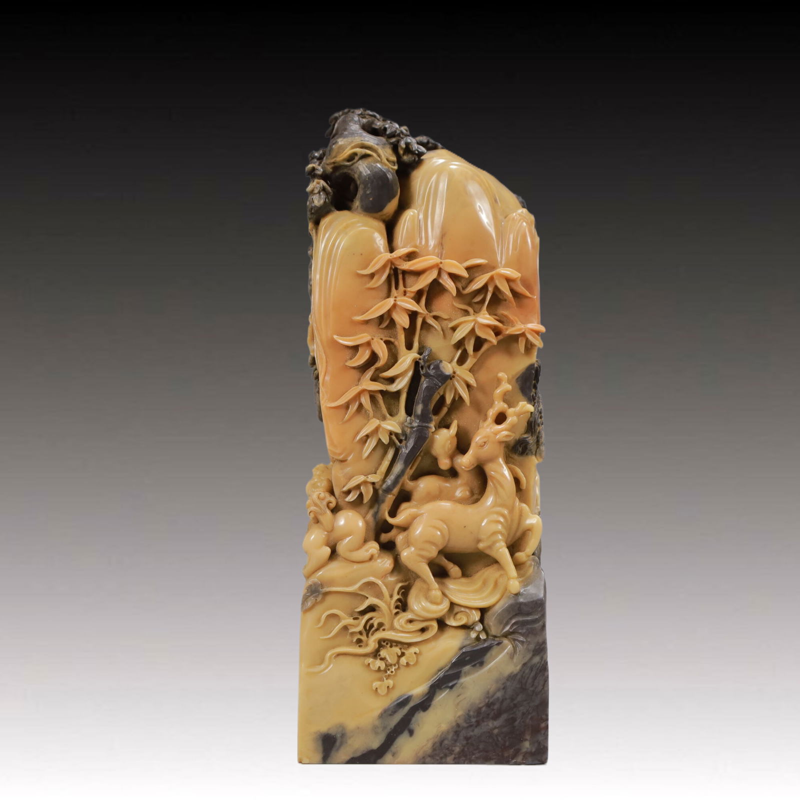 An Exquisite Shoushan Stone Carved Auspicious Beast Pattern Seal: An Exquisite Shoushan Stone Carved Auspicious Beast Pattern Seal,Qing Dynasty,China,Qianlong Mark,Size:2.8inx2.8inx7.9in,Weight:2150g 