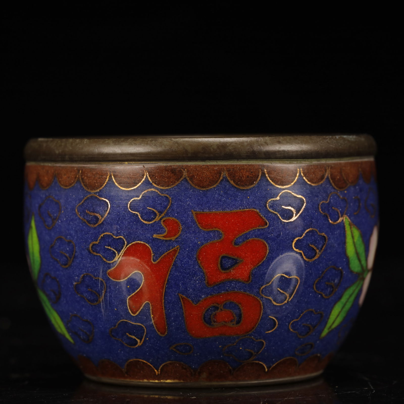 An Ecmxquisite Cloisonne Flower and Fu-Character Pattern Vat: An Exquisite Cloisonne Flower and Fu-Character Pattern Vat,Qing Dynasty, China,With Mark,Size:2.8inx2in,Weight:235g 