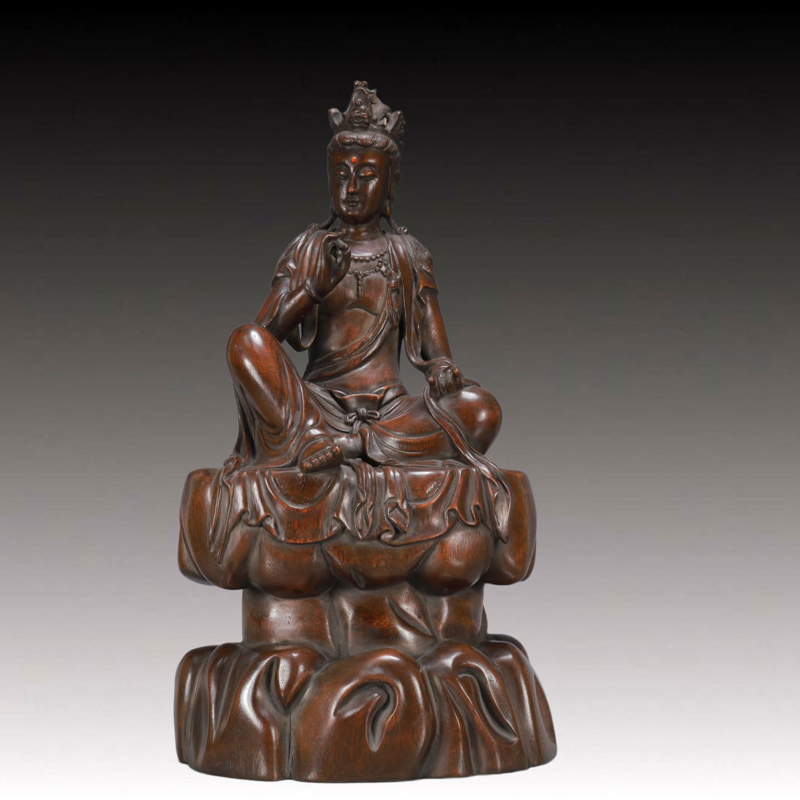 A Exquisite Eaglewood Statue of Avalokitesvara Buddha statue (1 of 9)