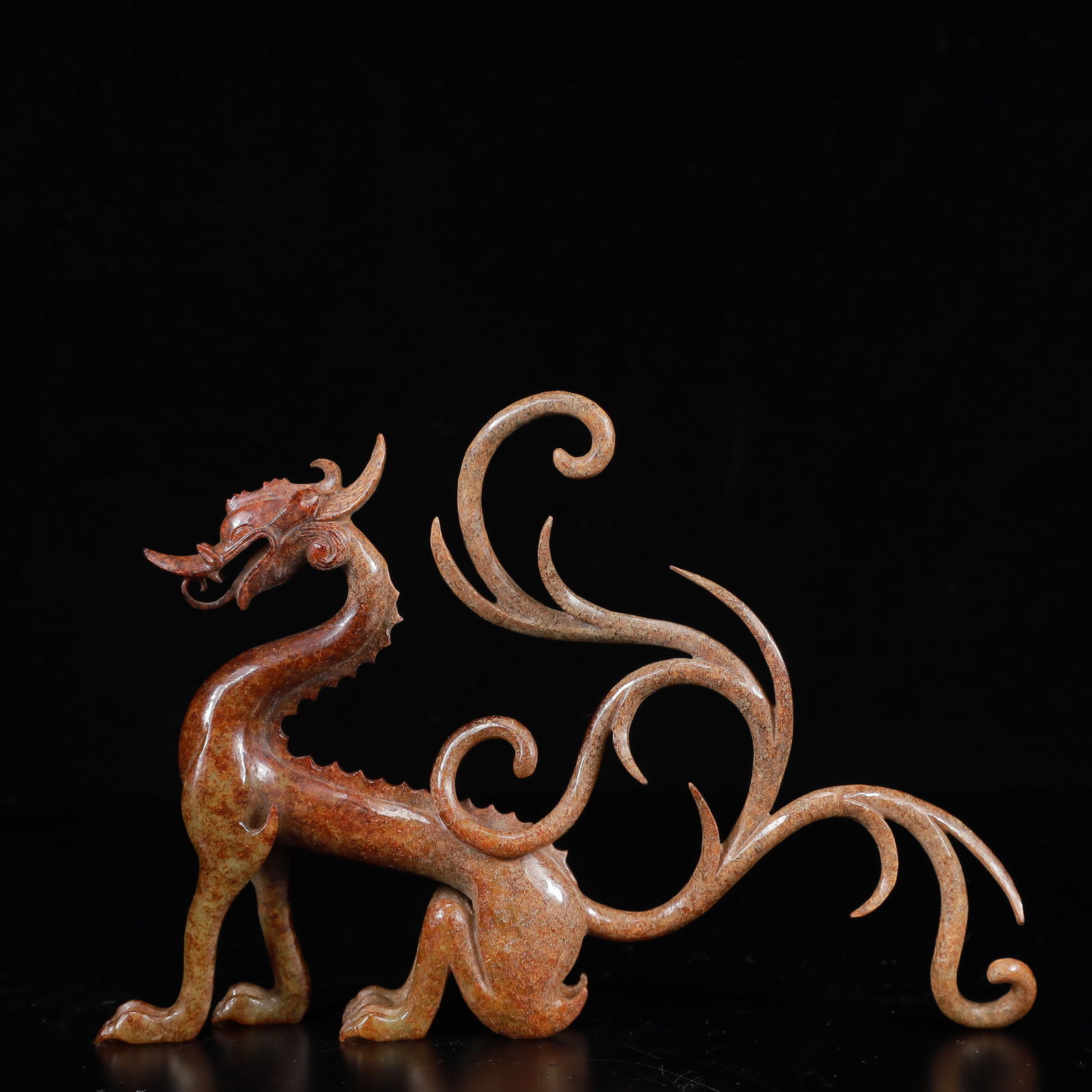 An Exquisite White Jade Dragon Ornament: An Exquisite White Jade Dragon Ornament,Qing Dynasty,China,Size:7.9inx1.2inx5.9in,Weight:200g 白玉龙摆件,中国清代
