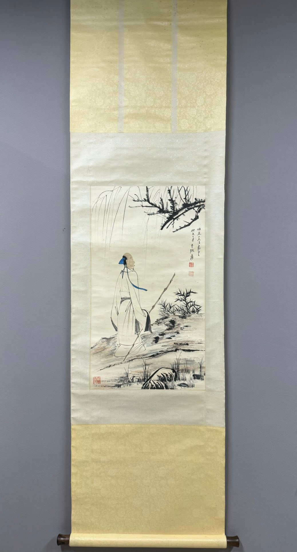 A Chinese Vertical Scroll Ink Painting of Character and Story on Paper: A Chinese Vertical Scroll Ink Painting of Character and Story on Paper,Zhang Daqian,Size:29.1inx16.5in 