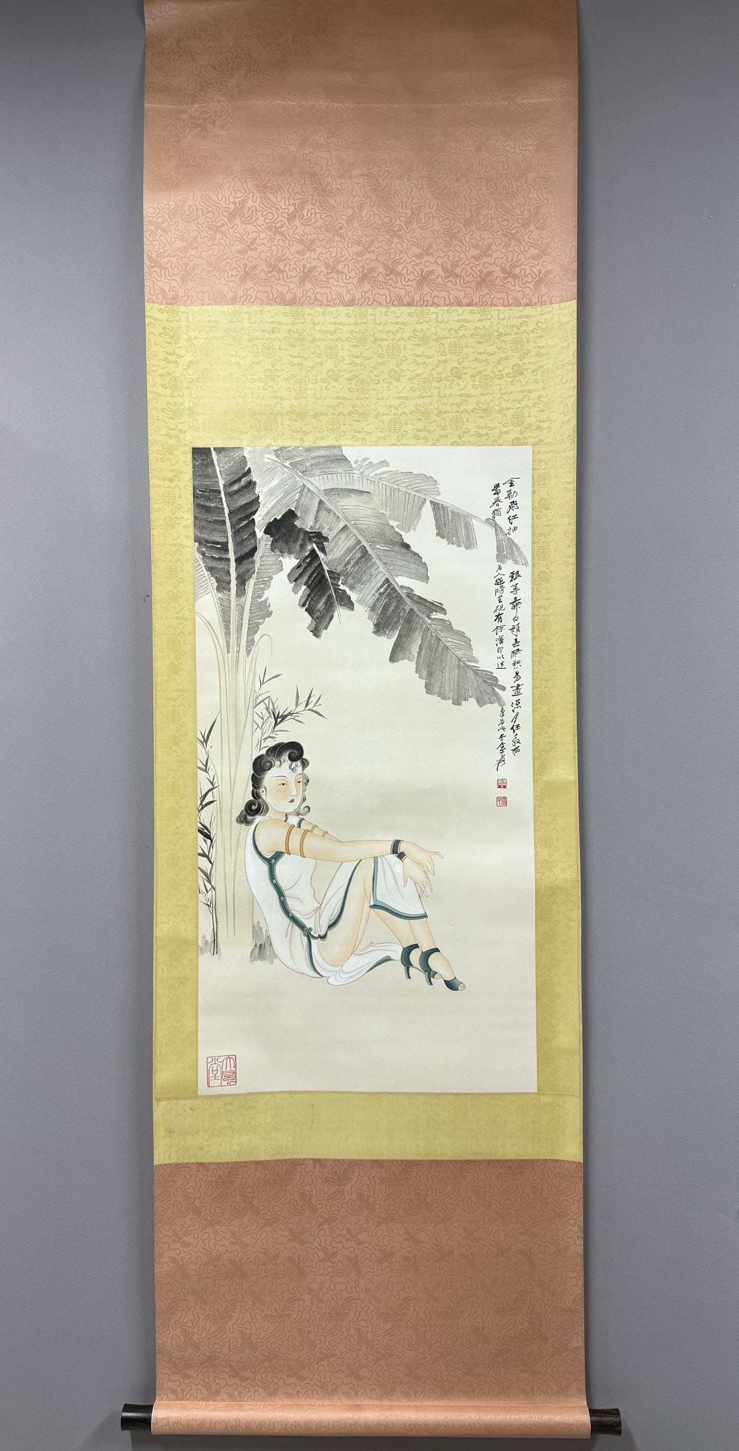 A Chinese Vertical Scroll Ink Painting of Figure on Paper: A Chinese Vertical Scroll Ink Painting of Figure on Paper,Zhang Daqian,Size:37inx19.3in 