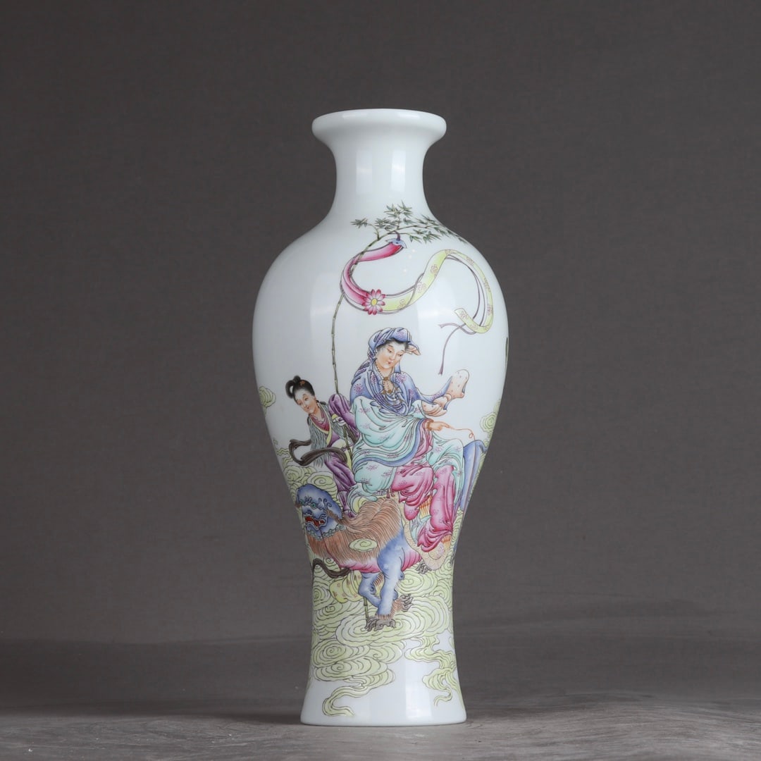 An Exquisite Enamel Character and Story Pattern Vase,with poem: An Exquisite Enamel Character and Story Pattern Vase,with poem,Qing Dynasty,China,Qianlong Four-character Mark,Size:9.6inx3.9in 