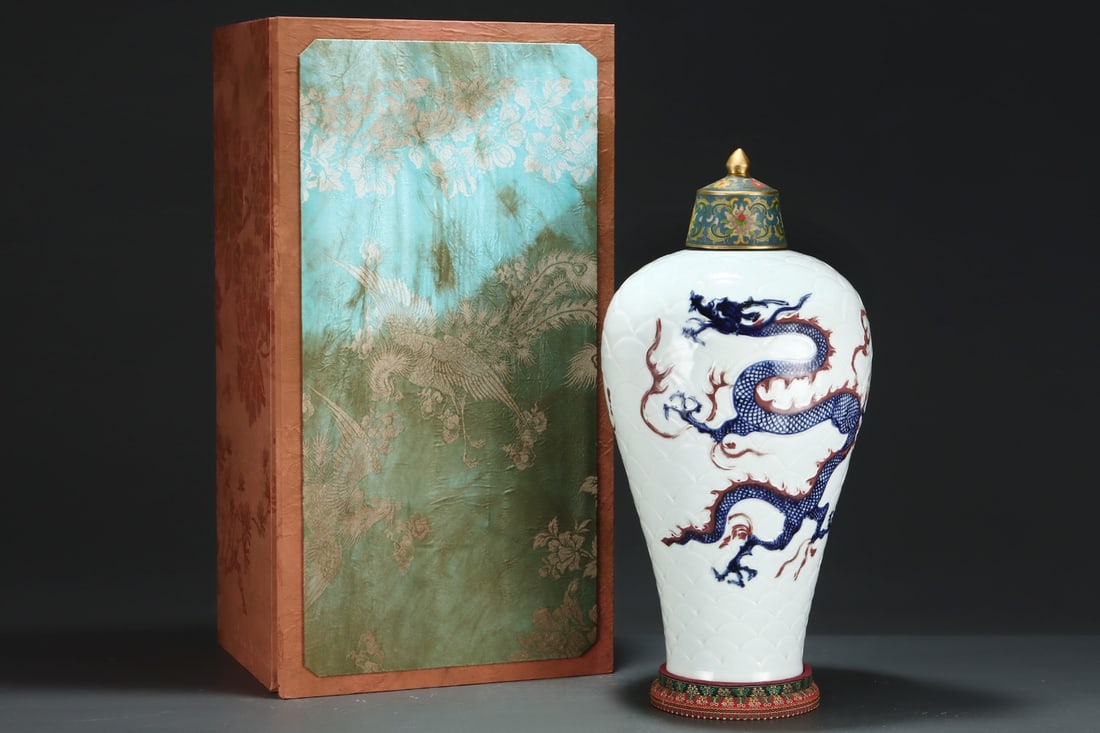 An Exquisite Blue and White Underglaze-Red Seawater and Dragon Pattern Bottle: An Exquisite Blue and White Underglaze-Red Seawater and Dragon Pattern Bottle,Yuan Dynasty,China,Size:19.9inx10in 