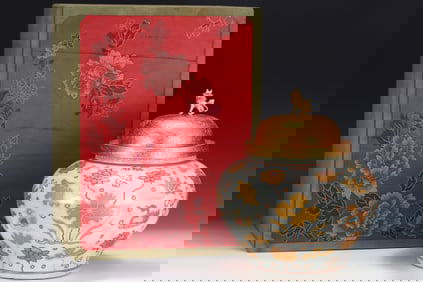 A Rare Famille-Rose Cover with Gold Flower and Mandarin Duck Pattern Jar with Cover