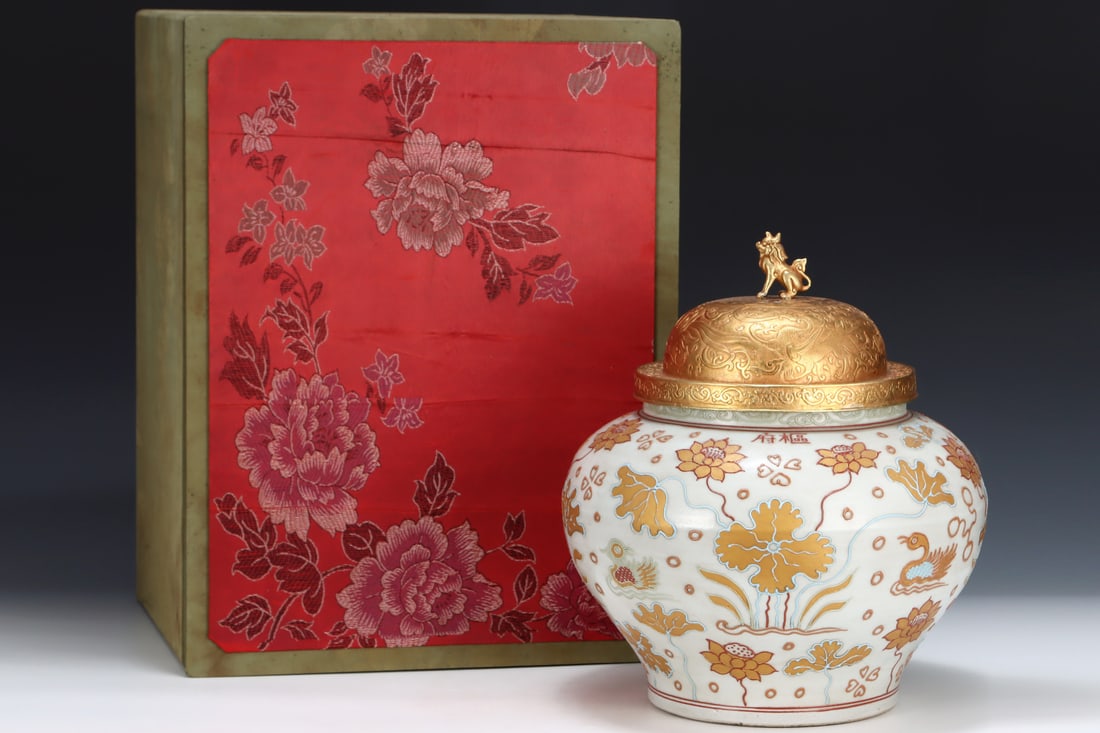 A Rare Famille-Rose Cover with Gold Flower and Mandarin Duck Pattern Jar with Cover: A Rare Famille-Rose Cover with Gold Flower and Mandarin Duck Pattern Jar with Cover,Yuan Dynasty,China,Size:15.4inx13.4in 
